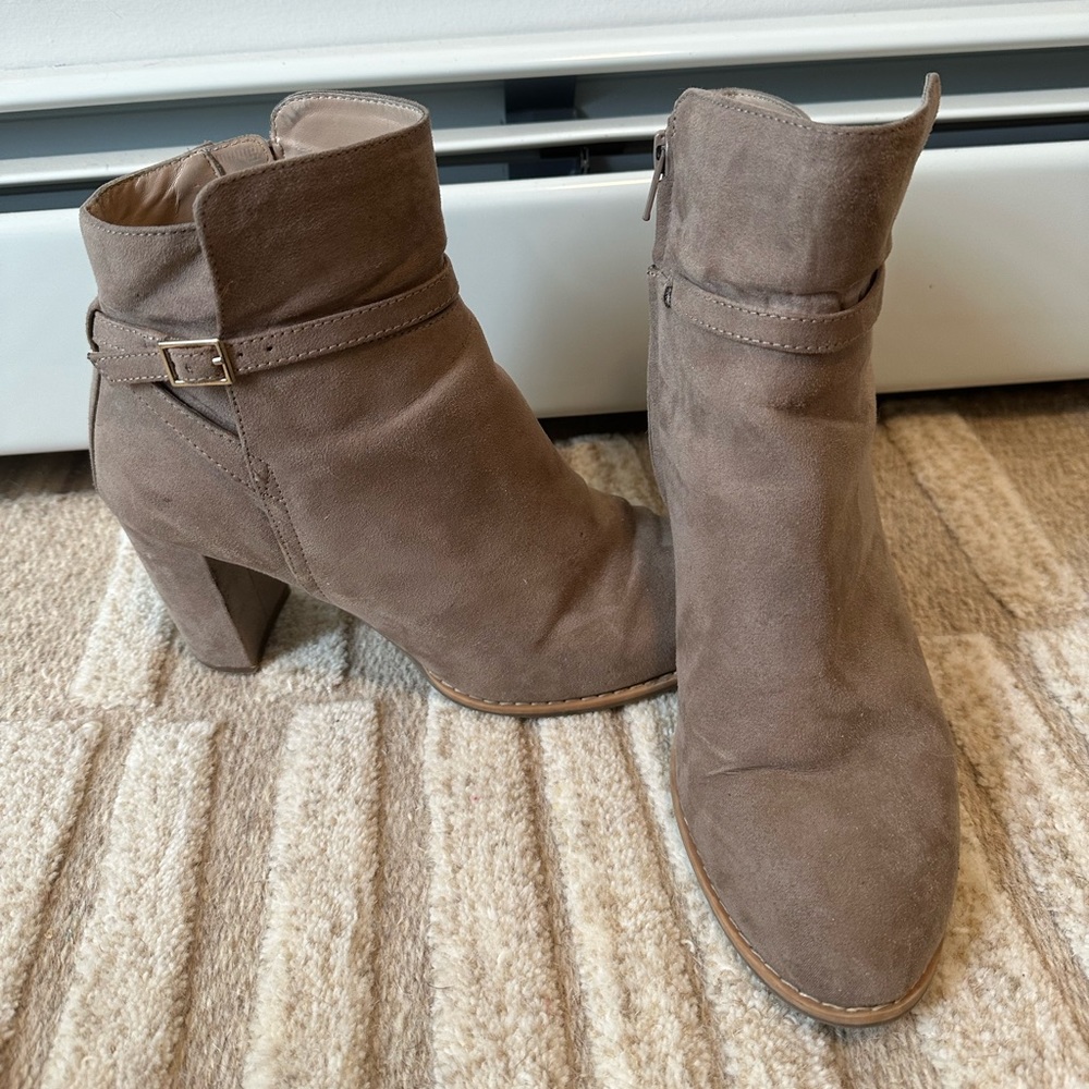 Banana republic suede booties